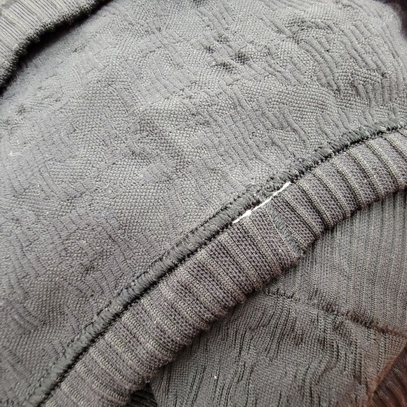 Lululemon Size 4 Rest Less Pullover Crew Neck Black Textured Long Sleeve Top - Picture 7 of 7